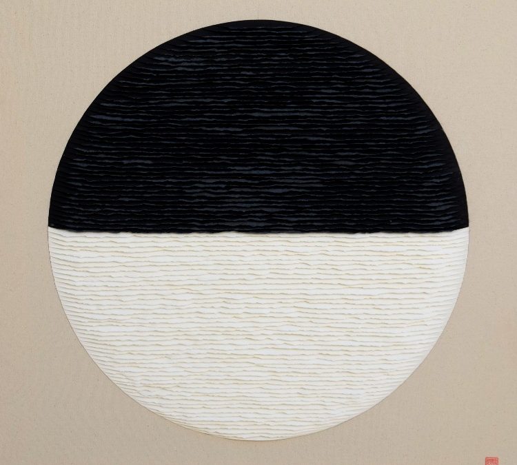 Black and white circle